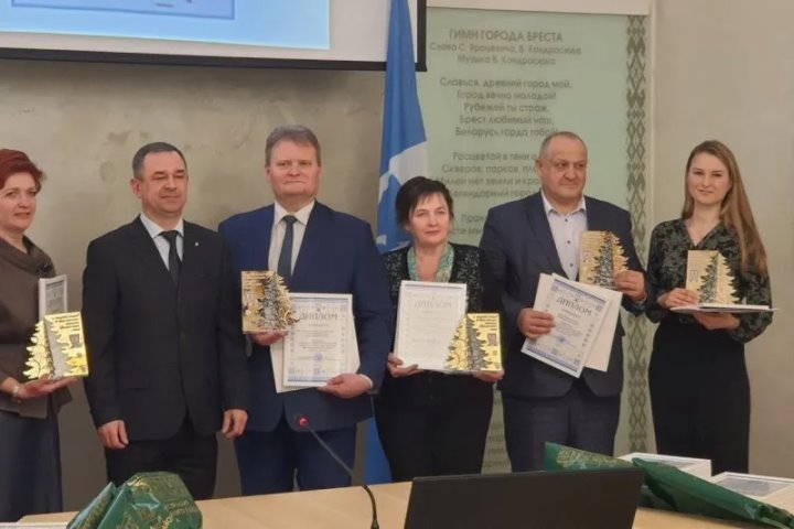 В Ленинском районе Бреста определили победителей в конкурсе на лучшее новогоднее оформление