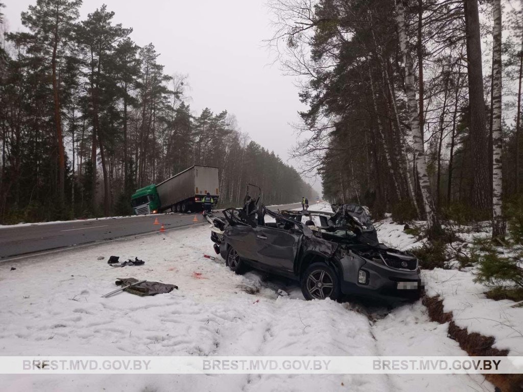 В Брестской области водитель врезался в полуприцеп от фуры