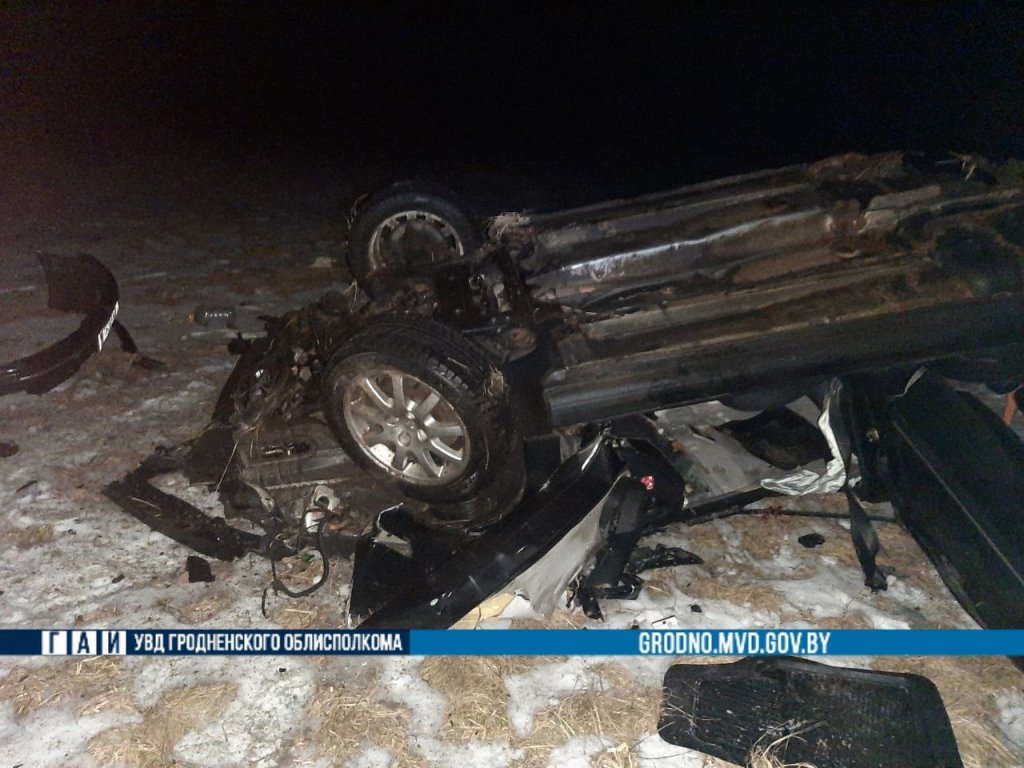 Подростки взяли машину прокатиться. Посмотрите, что осталось от Peugeot