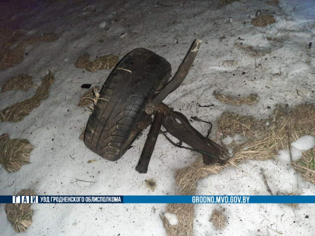 Подростки взяли машину прокатиться. Посмотрите, что осталось от Peugeot