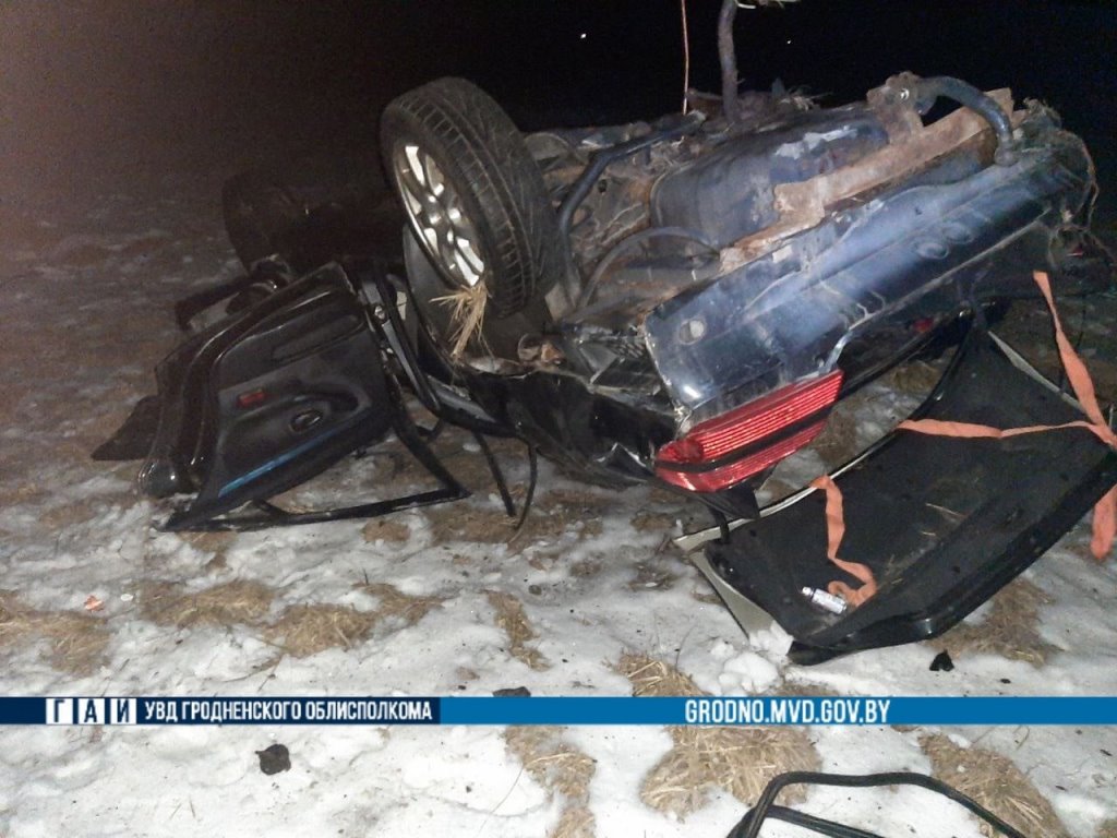 Подростки взяли машину прокатиться. Посмотрите, что осталось от Peugeot