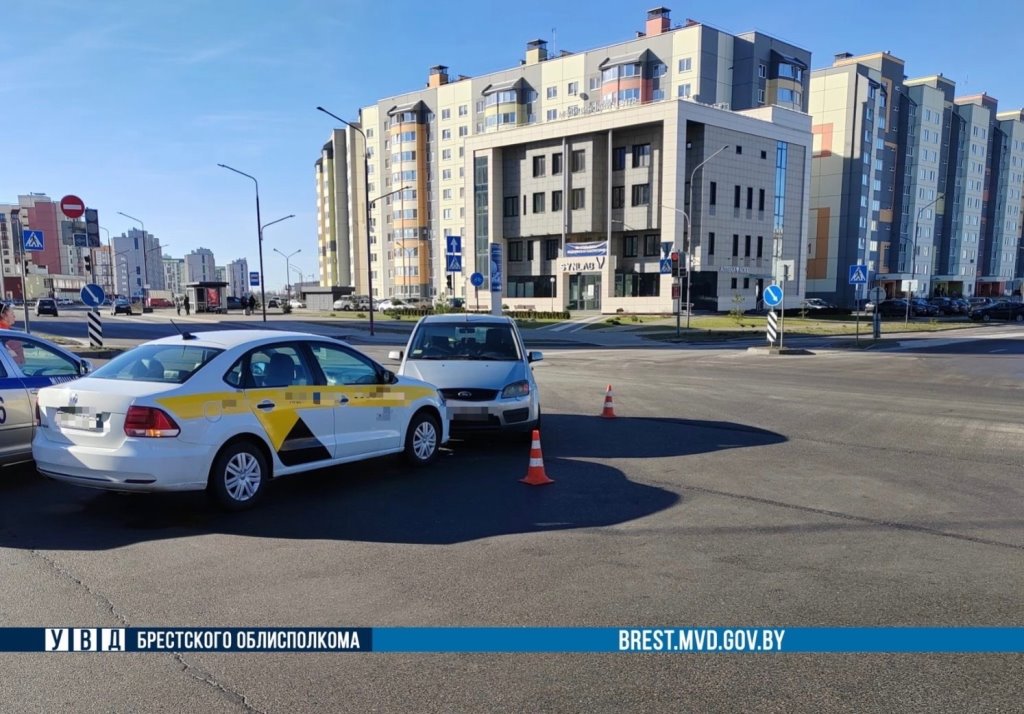 Виновата автоледи - ДТП с участием такси в Бресте