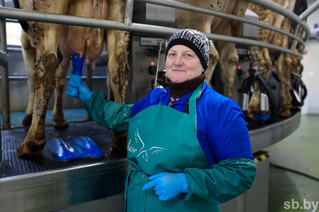 Посмотрели, как в Каменецком районе работает ферма, построенная 2 года назад