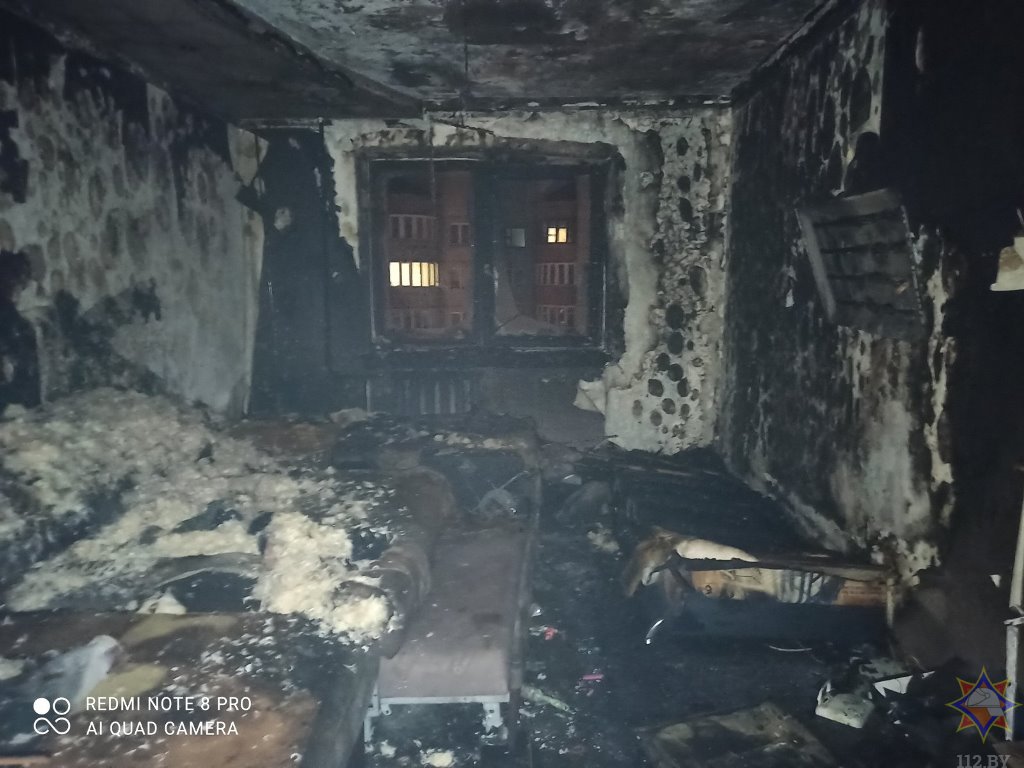Появились фото и видео с пожара в квартире на Вульковской в Бресте