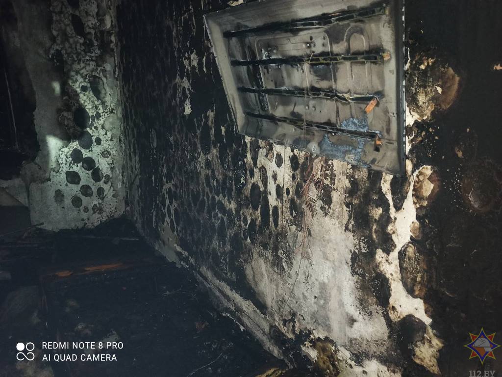 Появились фото и видео с пожара в квартире на Вульковской в Бресте