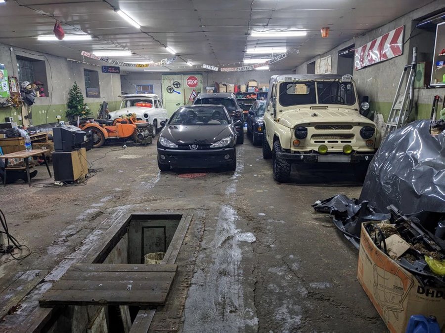 «Потратить кучу времени и заколебаться». Белорусы – о том, почему они обслуживают авто сами или ездят на СТО