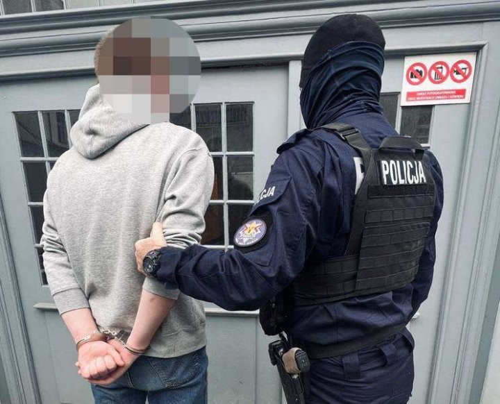 Белорус разгромил каплицу в аэропорту Гданьска