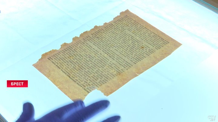 Таких человек несколько на всю Беларусь. Реставратор-переплетчик книг работает в Бресте