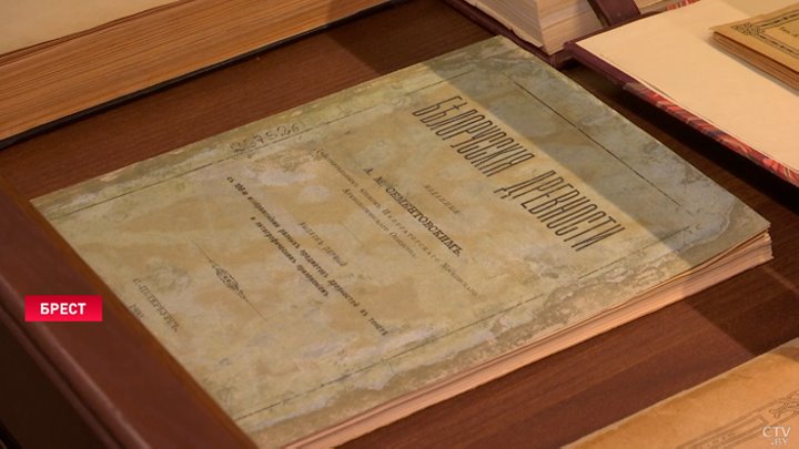 Таких человек несколько на всю Беларусь. Реставратор-переплетчик книг работает в Бресте