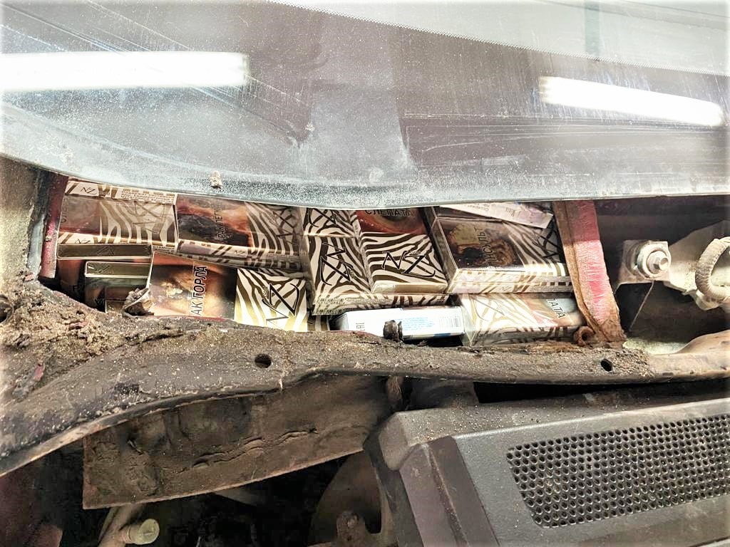 Эта Mazda стала «сейфом» для сигарет. Белорус смог проехать на ней в Литву, а потом попался на мелочи