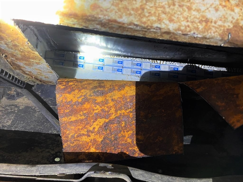 Эта Mazda стала «сейфом» для сигарет. Белорус смог проехать на ней в Литву, а потом попался на мелочи