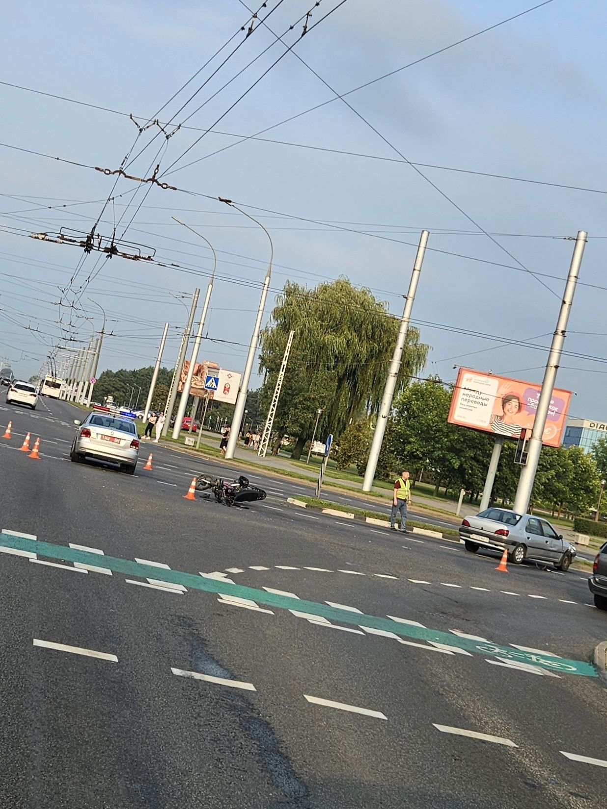 Читатель: Первые минуты после вчерашнего ДТП. Брест, ул. Московская