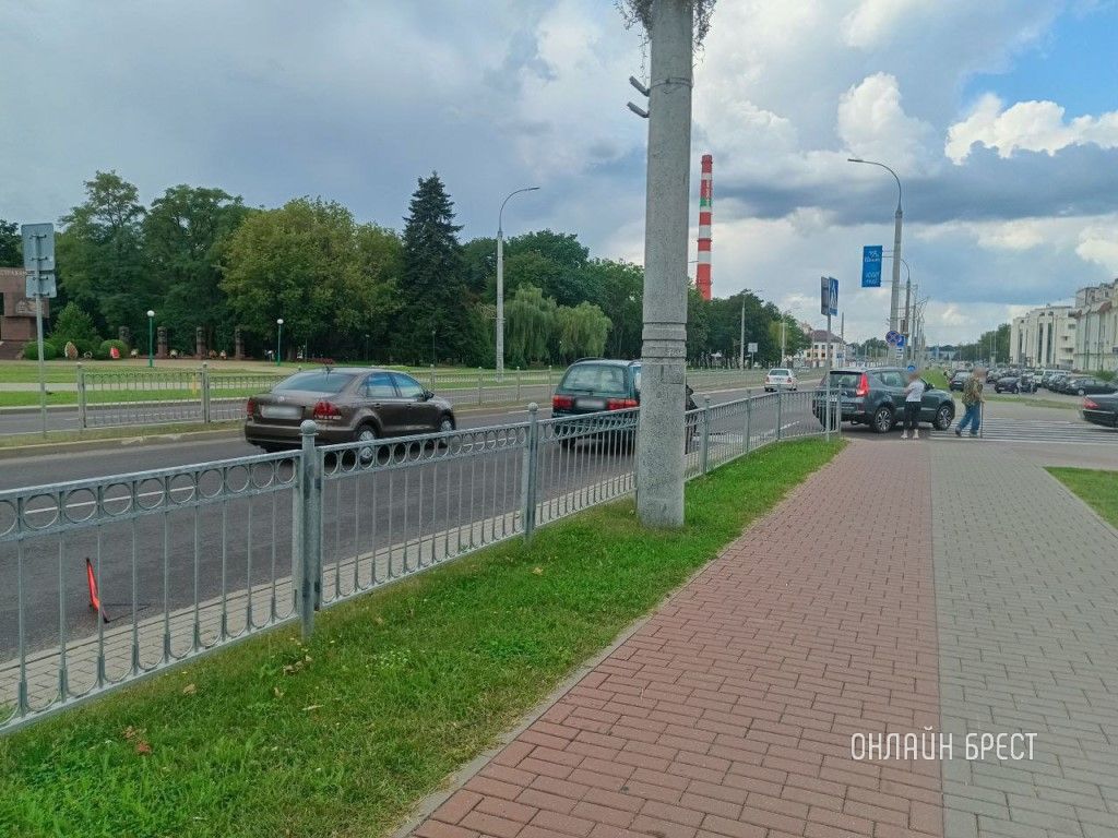 Читатель: Сегодня в Бресте на Машерова произошло ДТП с участием Volkswagen и Geely