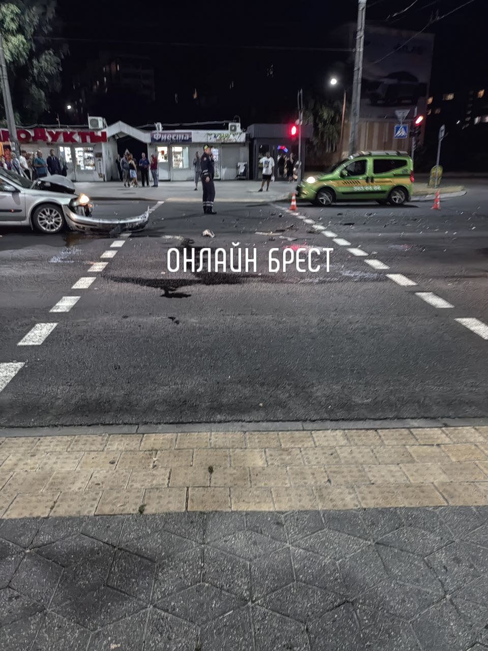 Читатель: ДТП произошло на Суворова в Бресте. Легковушке сильно досталось