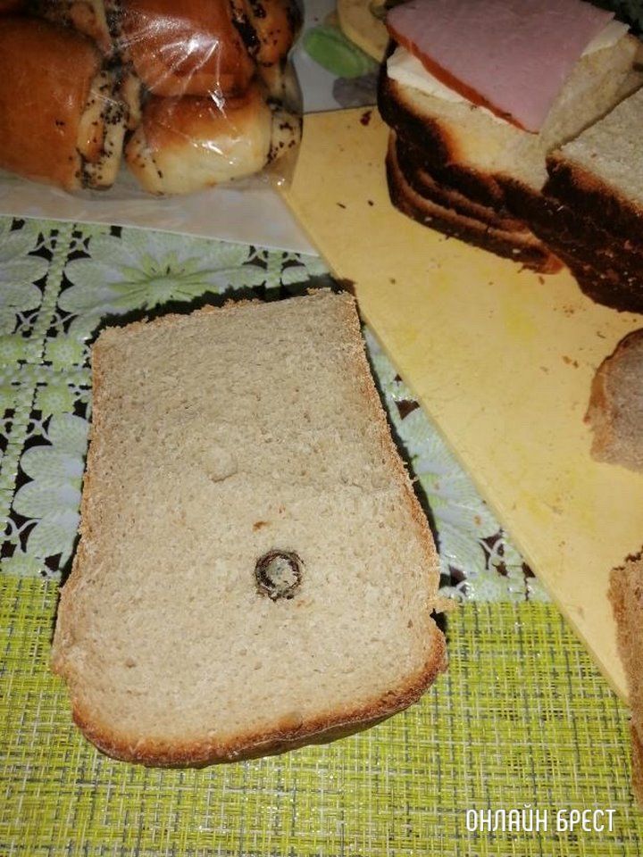 Читатель: Нашли гайку в хлебе :)