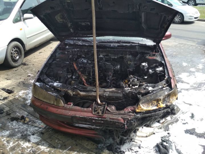 Фотографии «Пежо», который недавно горел на Машерова в Бресте