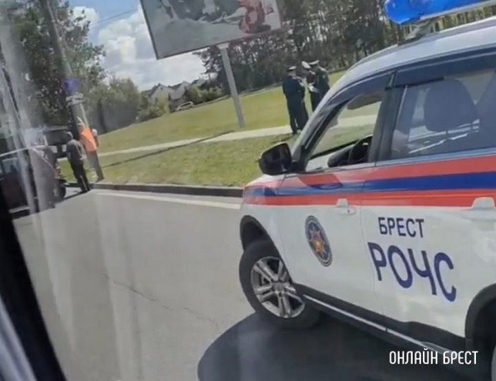 Читатель: На выезде из Бреста произошла авария. Подробности неизвестны. Видео с места ДТП