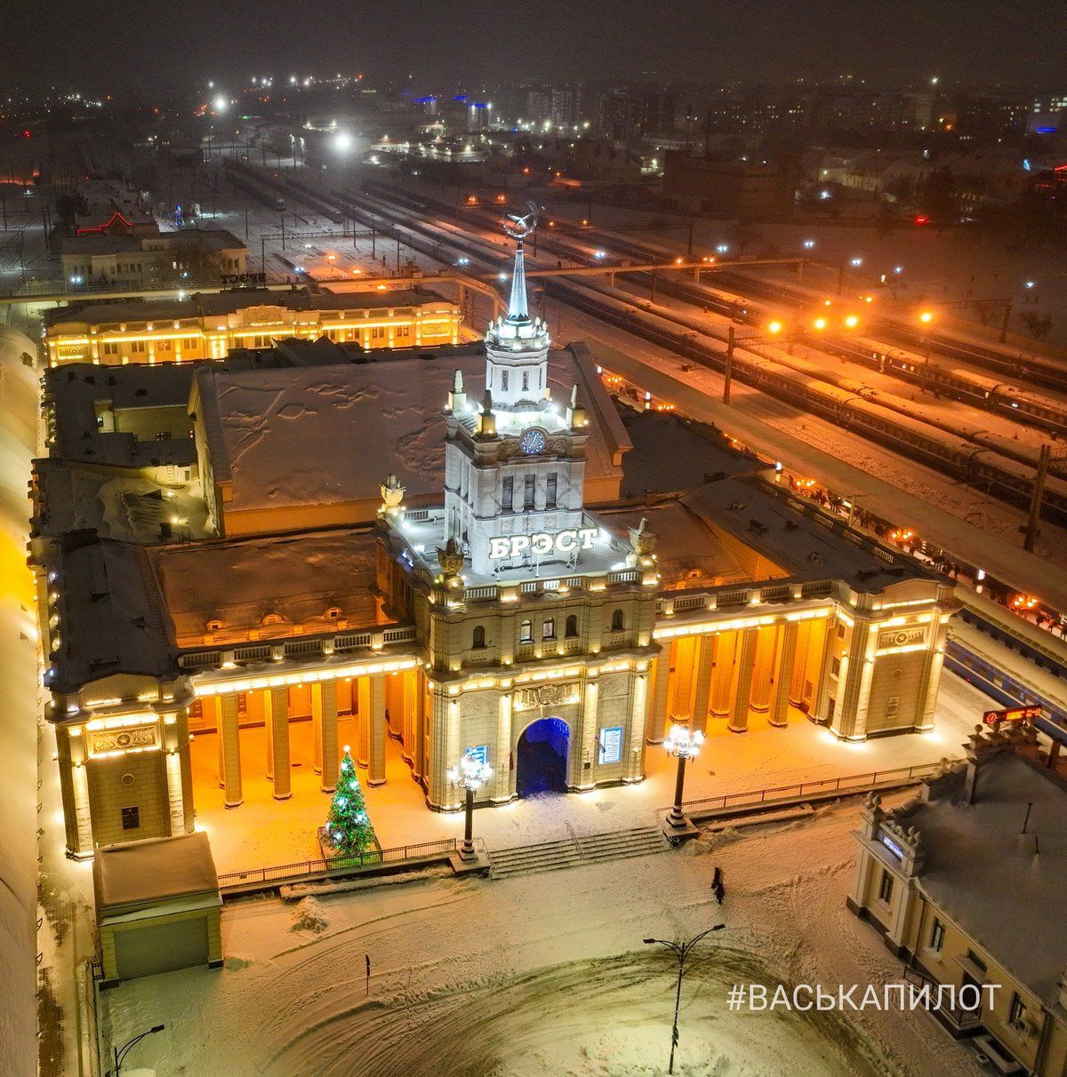Главная ёлка Бреста и немного снежного города