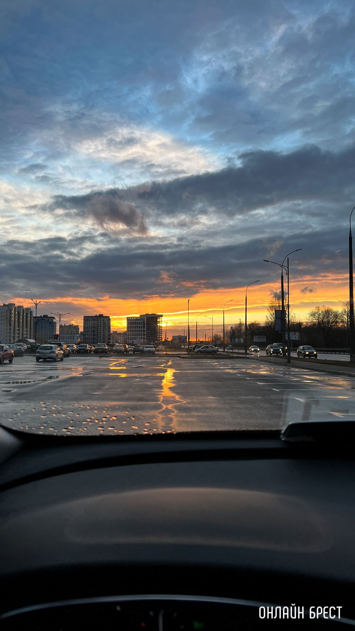 Читатель: Посмотрите, какой сегодня был красивый закат в Бресте