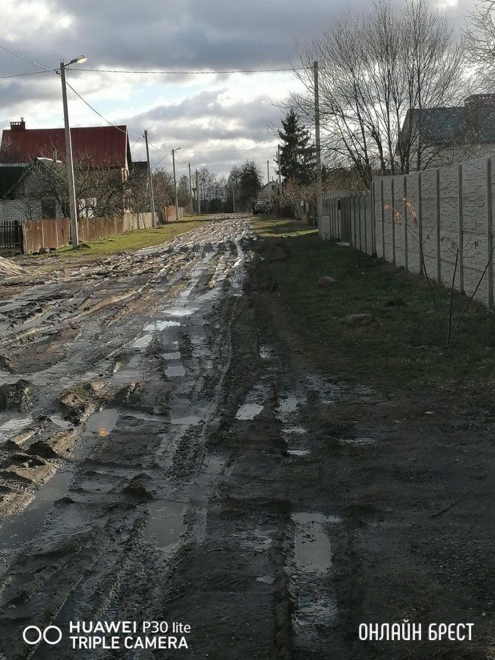 Читатель: Вот такая у нас дорога :(( Брестский район, д. Прилуки, ул. Грудковая.