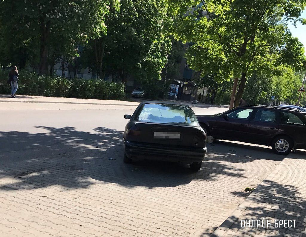 Читатель: В Бресте на Молодогвардейской неизвестные ударили две машины и скрылись с места ДТП