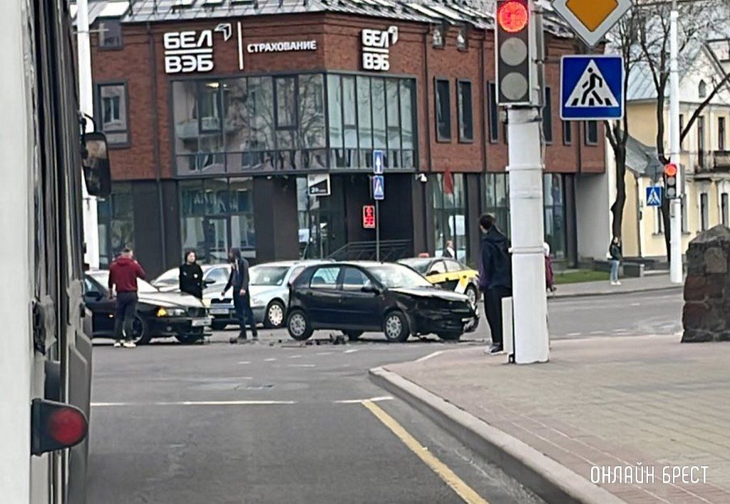 Очевидец: ДТП произошло в центре Бреста (Ленина-Гоголя)