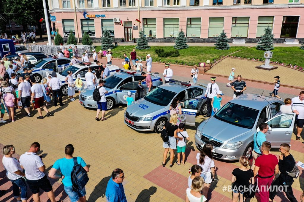 85-летие Госавтоинспекции. Прямо сейчас на пл. Ленина в Бресте