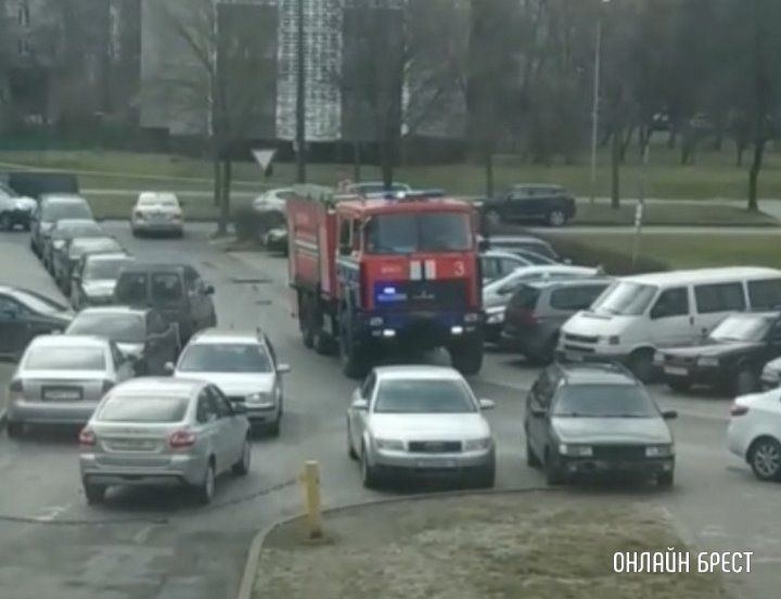 Читатель: В Бресте машина МЧС не смогла проехать к месту назначения