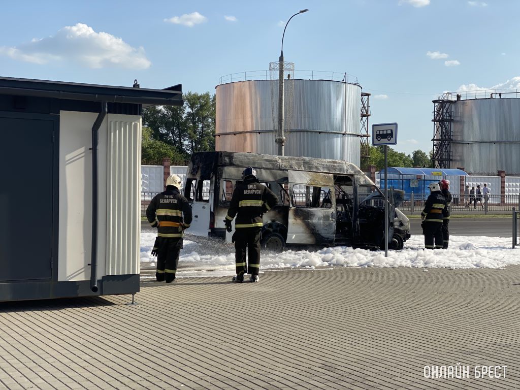 В Бресте возле ТЭЦ горела маршрутка