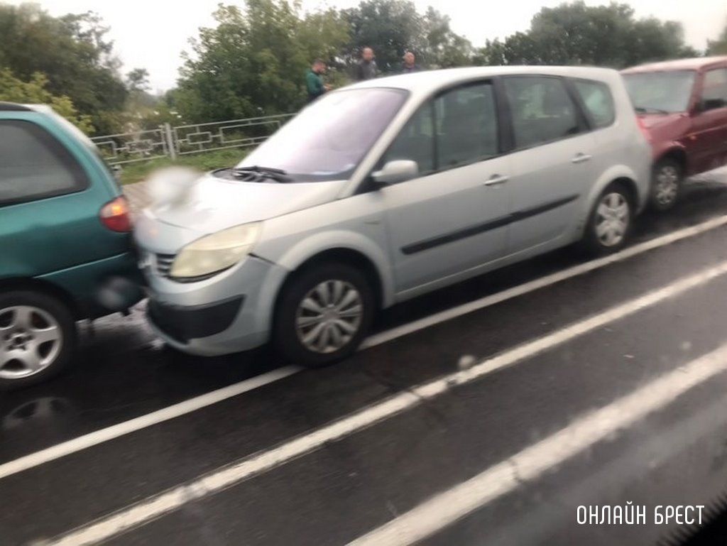 Сегодня в Бресте произошло несколько ДТП. Публикуем фото и видео с места происшествий