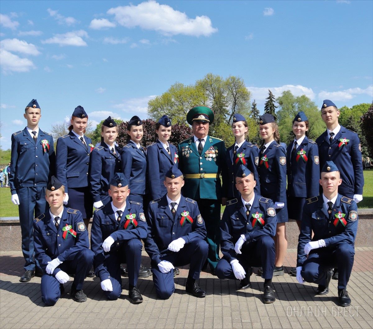 Читатель: Возложение венков к пилонам городов-героев в Брестской крепости