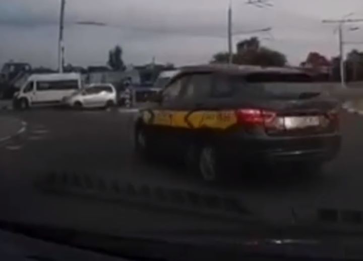 Ещё одно видео о том, как ездят водители такси в Бресте