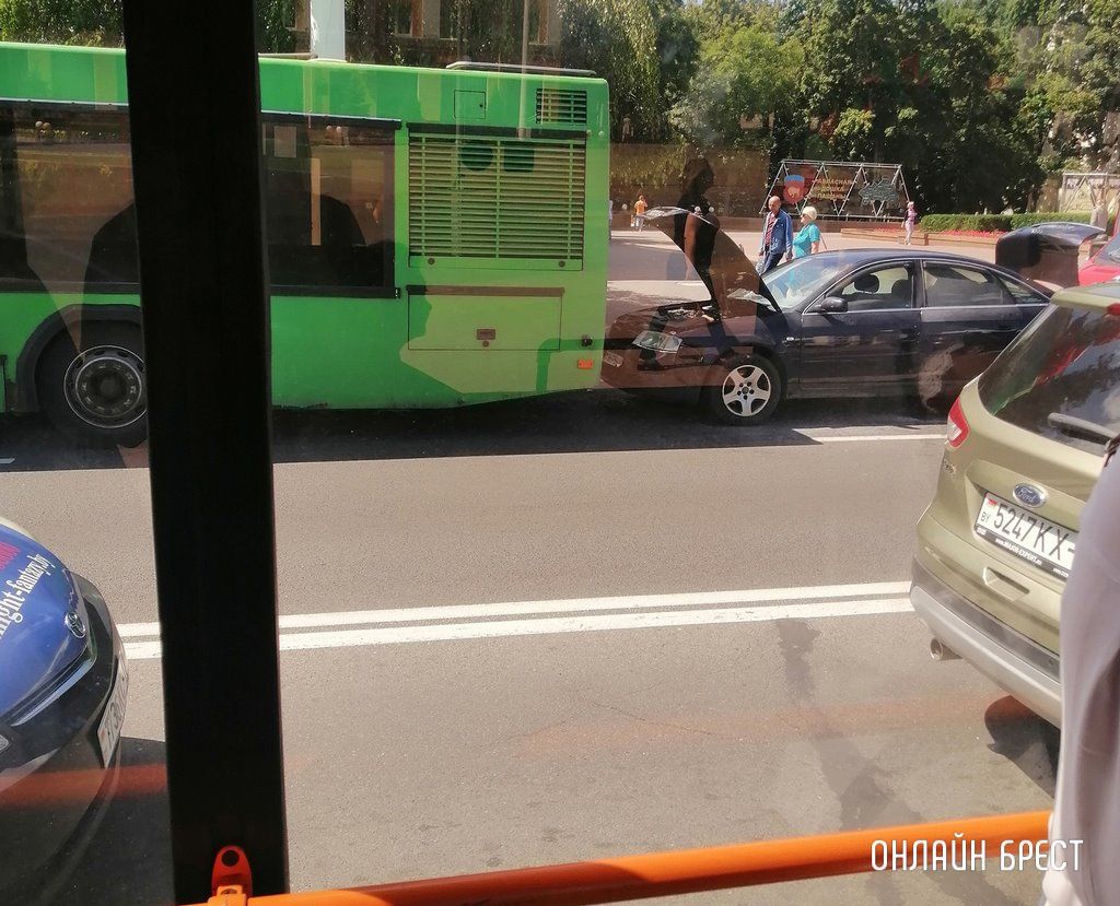 Читатель: Сегодня днём в Бресте на Ленина произошло ДТП