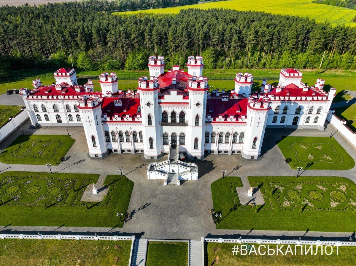 Дворец Пусловских после реконструкции и Дом-музей Тадеуша Костюшко