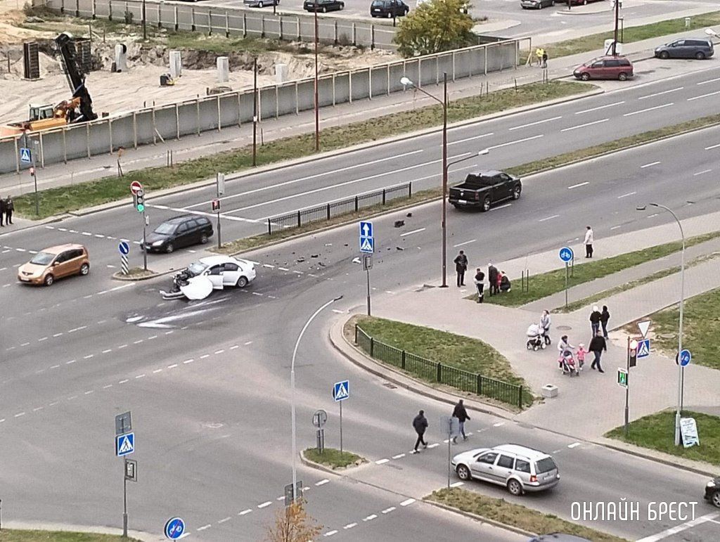 Читатель: В Бресте на перекрестке улиц Махновича-Грюнвальдская произошло ДТП