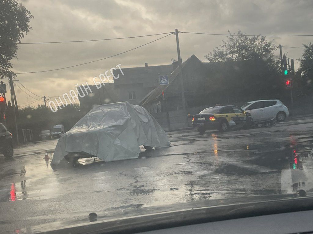 Очевидец: ДТП в Бресте на перекрестке улиц Пушкинская-Пионерская