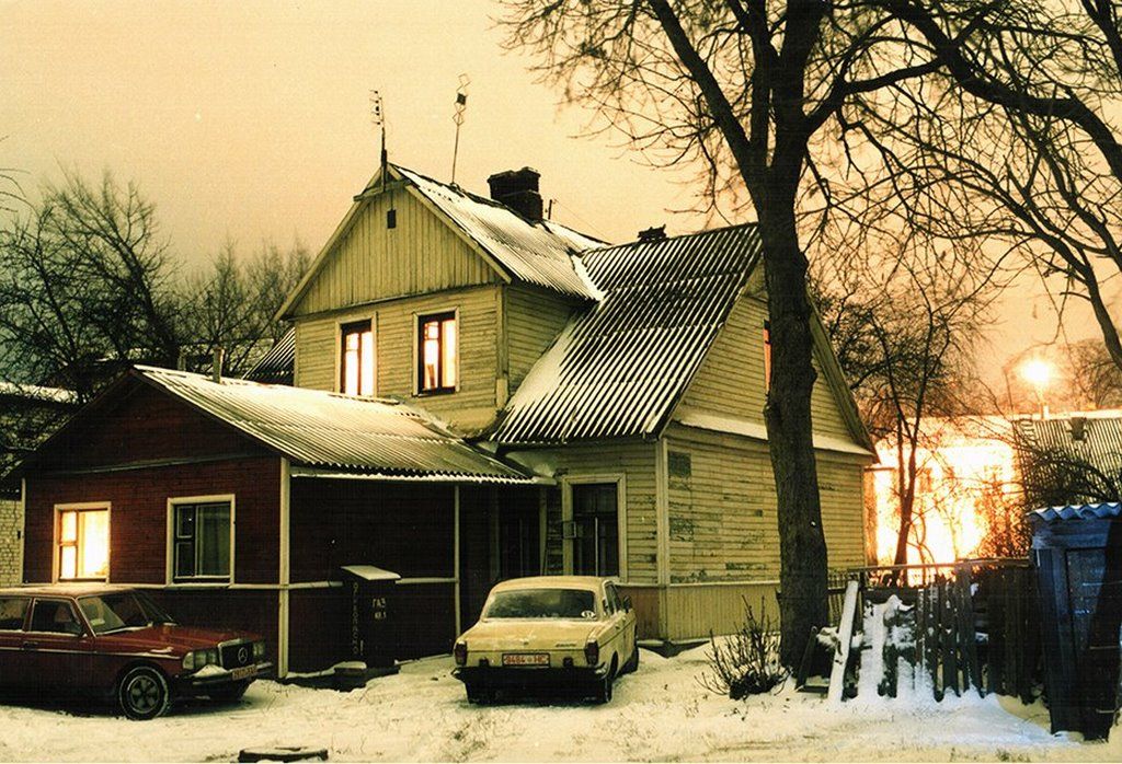 Двор рядом с перекрестком ул. Комсомольской и ул. Маяковского. Брест,  2002 год