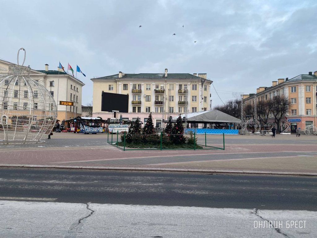 Читатель: Новогоднее настроение. Брест, пл. Ленина