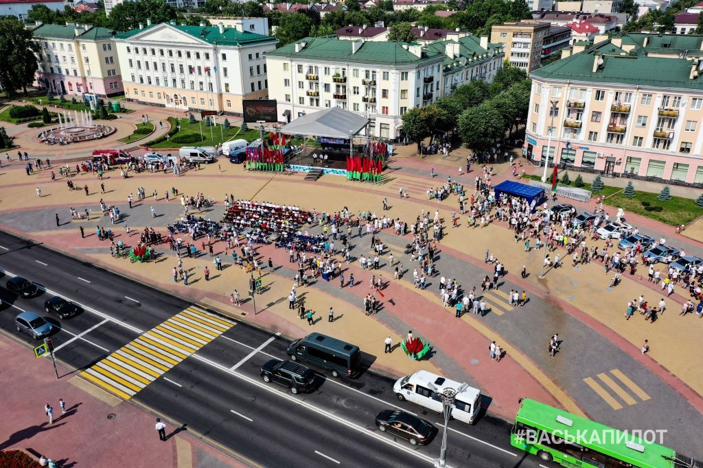 85-летие Госавтоинспекции. Прямо сейчас на пл. Ленина в Бресте