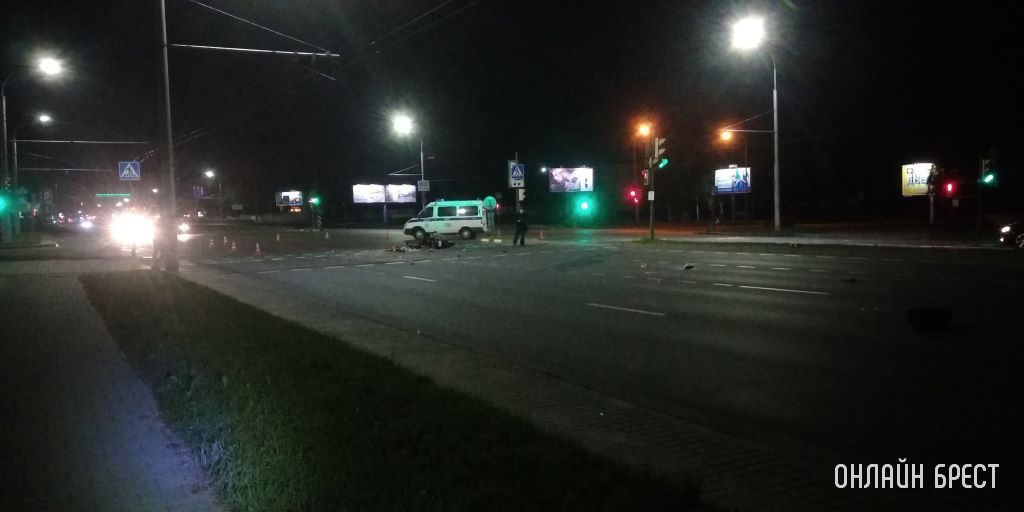 Как всё было. Видео вчерашней жесткой аварии в Бресте, когда мотоциклист врезался в такси