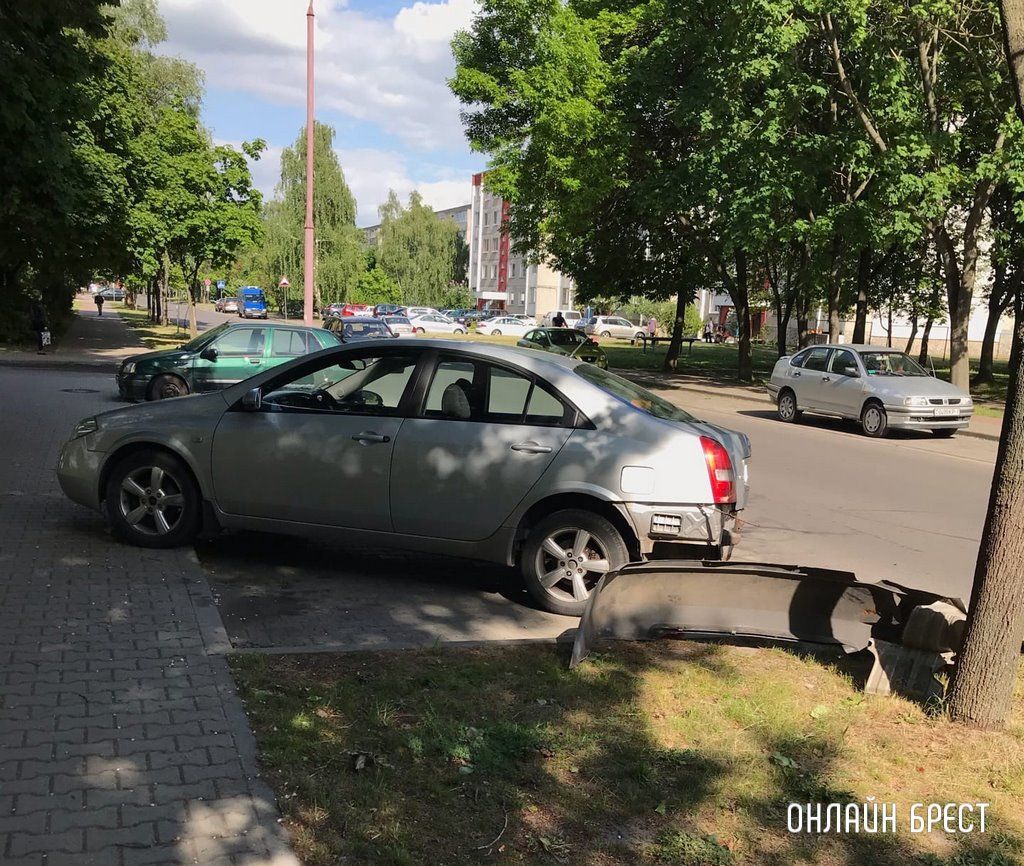 Читатель: В Бресте на Молодогвардейской неизвестные ударили две машины и скрылись с места ДТП