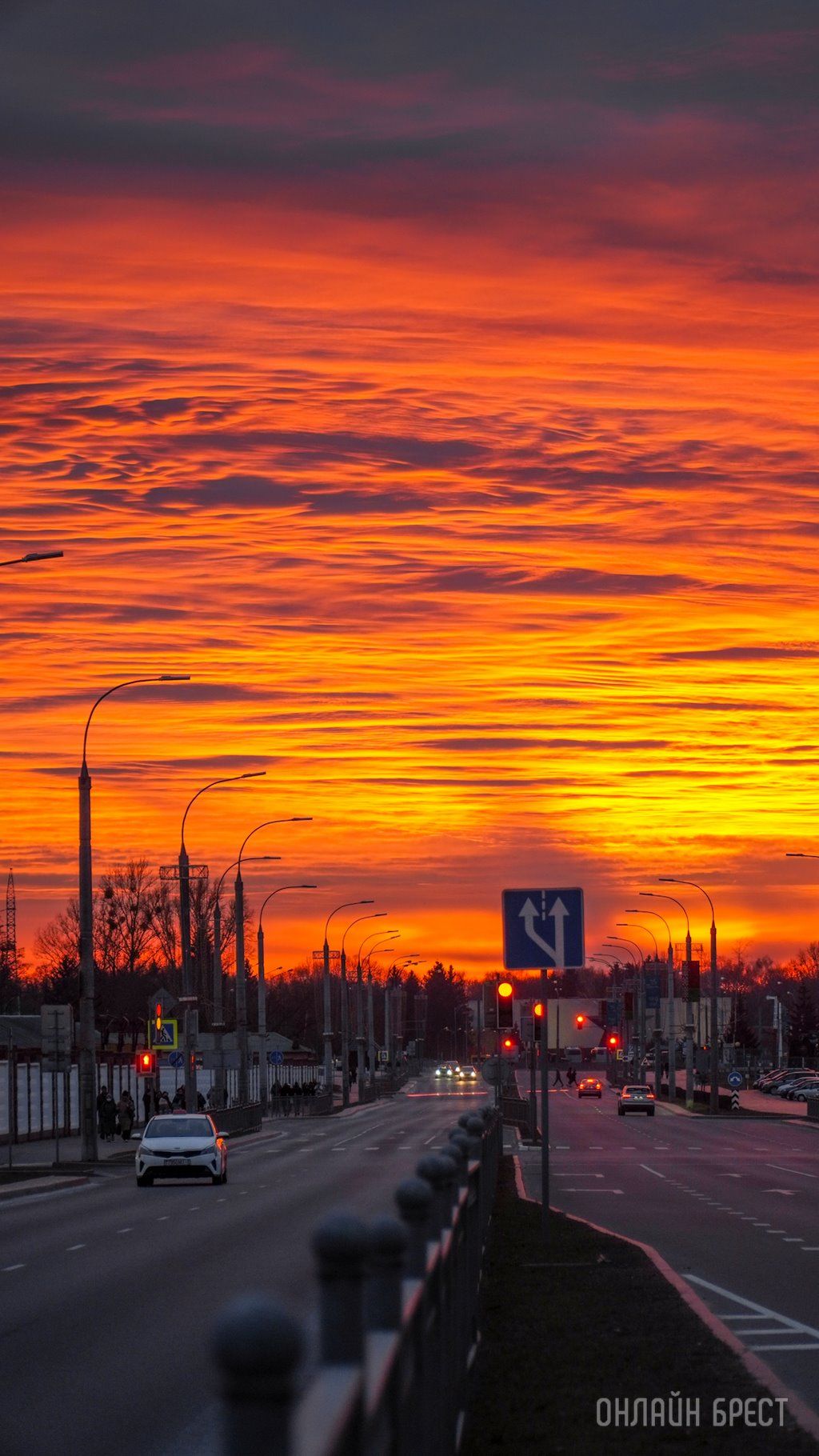 Читатель: Посмотрите, какой сегодня был красивый закат в Бресте