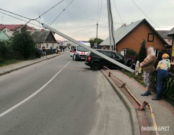 В Берёзе водитель попал в серьёзное ДТП