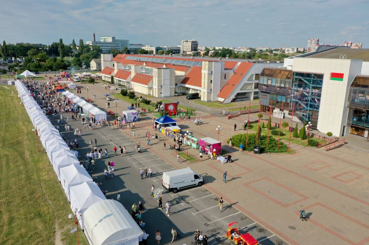 Площадка у Ледового дворца в Бресте с высоты