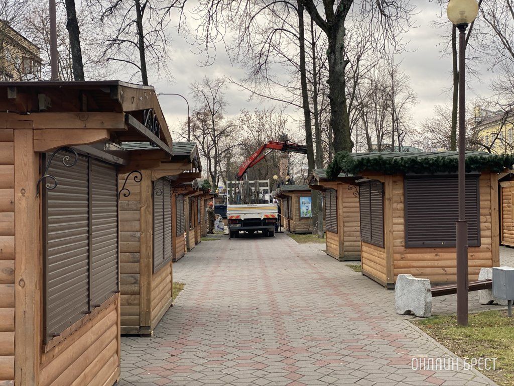 Читатель: В Бресте на Гоголя установили домики