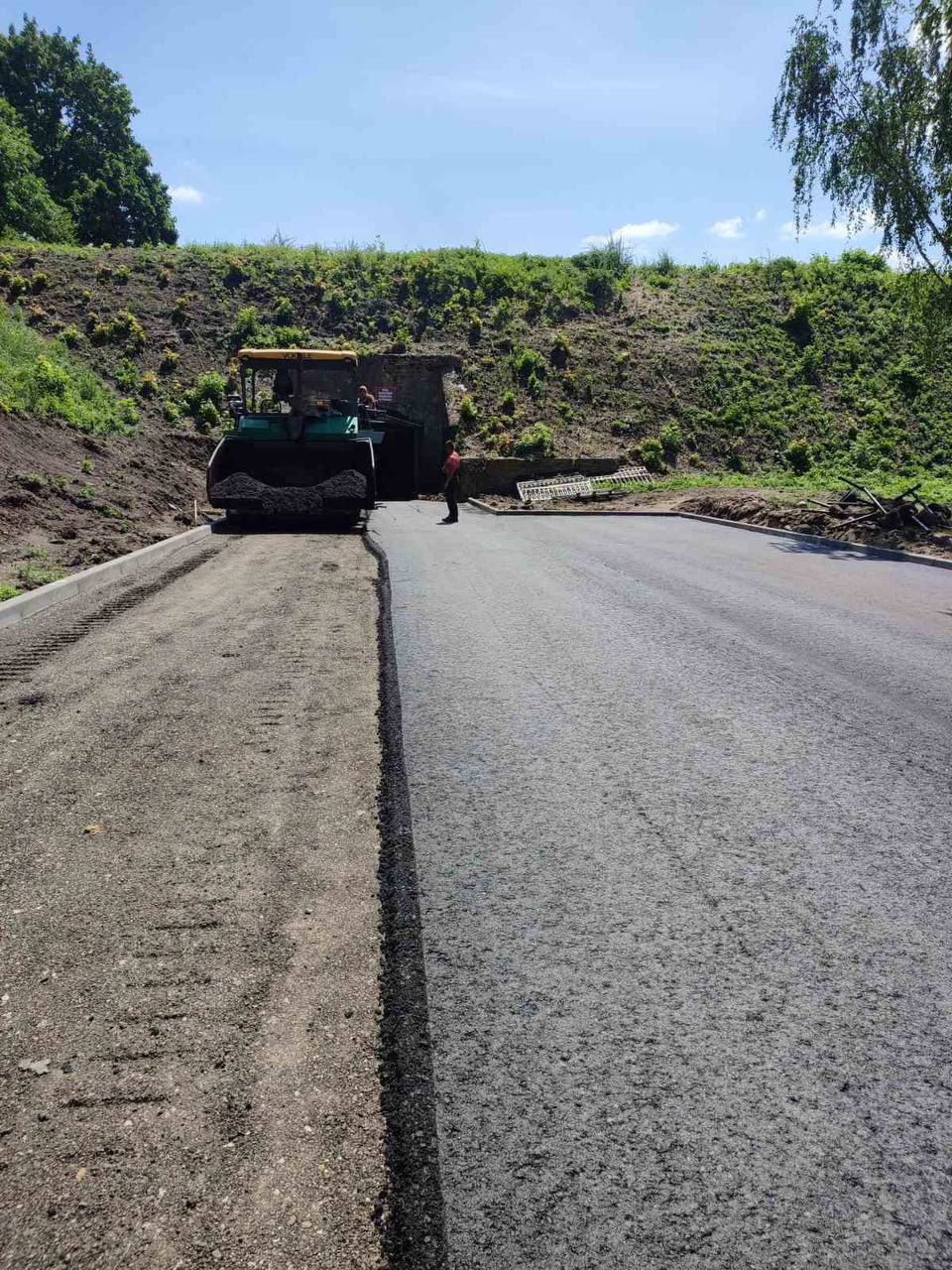 Укладка асфальтобетонного покрытия в Бресте на улице ГОБК (к патриотическому центру)