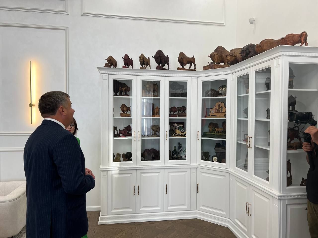 В кабинете председателя Брестского облисполкома - одна из крупнейших коллекций беловежских исполинов