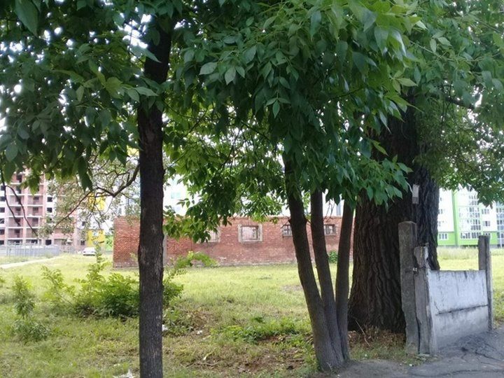 Было - стало (2017 и 2022 год). Новая жизнь военной постройки царских времён по ул. Красногвардейской в Бресте