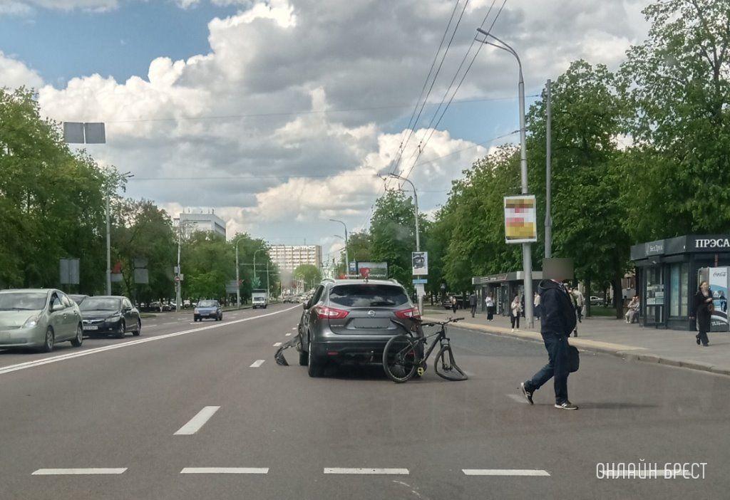 Очевидец: В Бресте на Машерова. Походу сбили велосипедиста