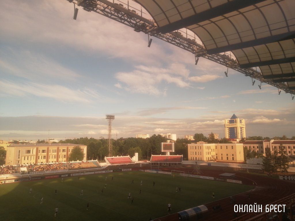 Читатель: Футбольный матч «Динамо» с «Торпедо-БелАЗ» пришли посмотреть более 3 тысяч зрителей